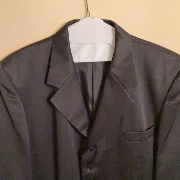 Gorgeous Black on Black Pinstripe Jacket w/matching Slacks and Shirt Top Hat tie - Picture 4 of 13